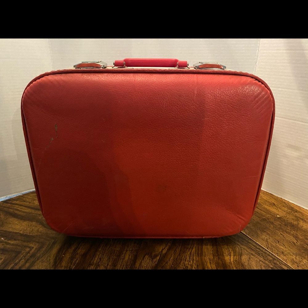 ***SOLD*** Darling Vintage ‘Going to Grandma’s’ Suitcase - Picture 5 of 6